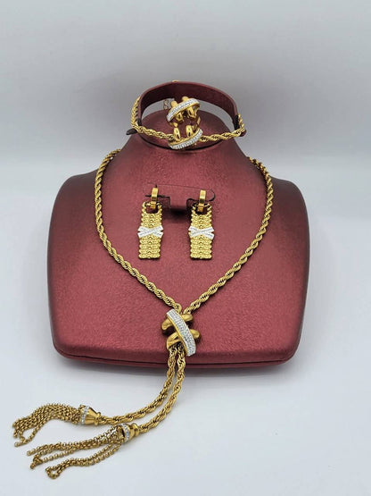 Parure 4 pieces forme KRIVCHA  en acier inoxydable